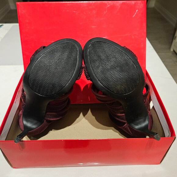 Guess Sandals - 7.5 Womens - Picture 2 of 3